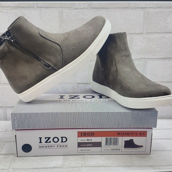 Izod "Mila" Slip On Bootie - Picture 1 of 2